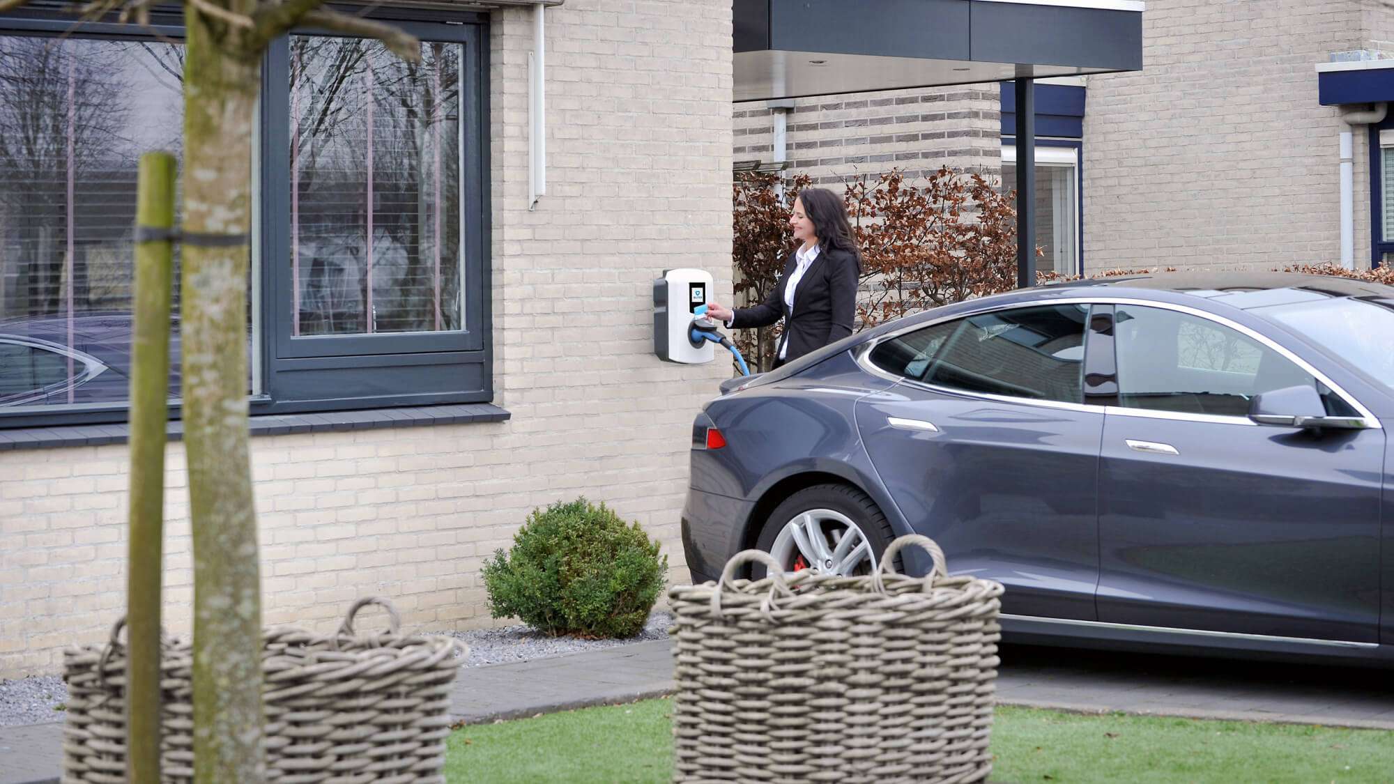 Wallbox für Mitarbeiter EAuto zuhause laden Schnellladestation & Ladesäulen für Ihr EAuto