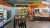 Aral Shop mit Sitzgelegenheiten und PetitBistro