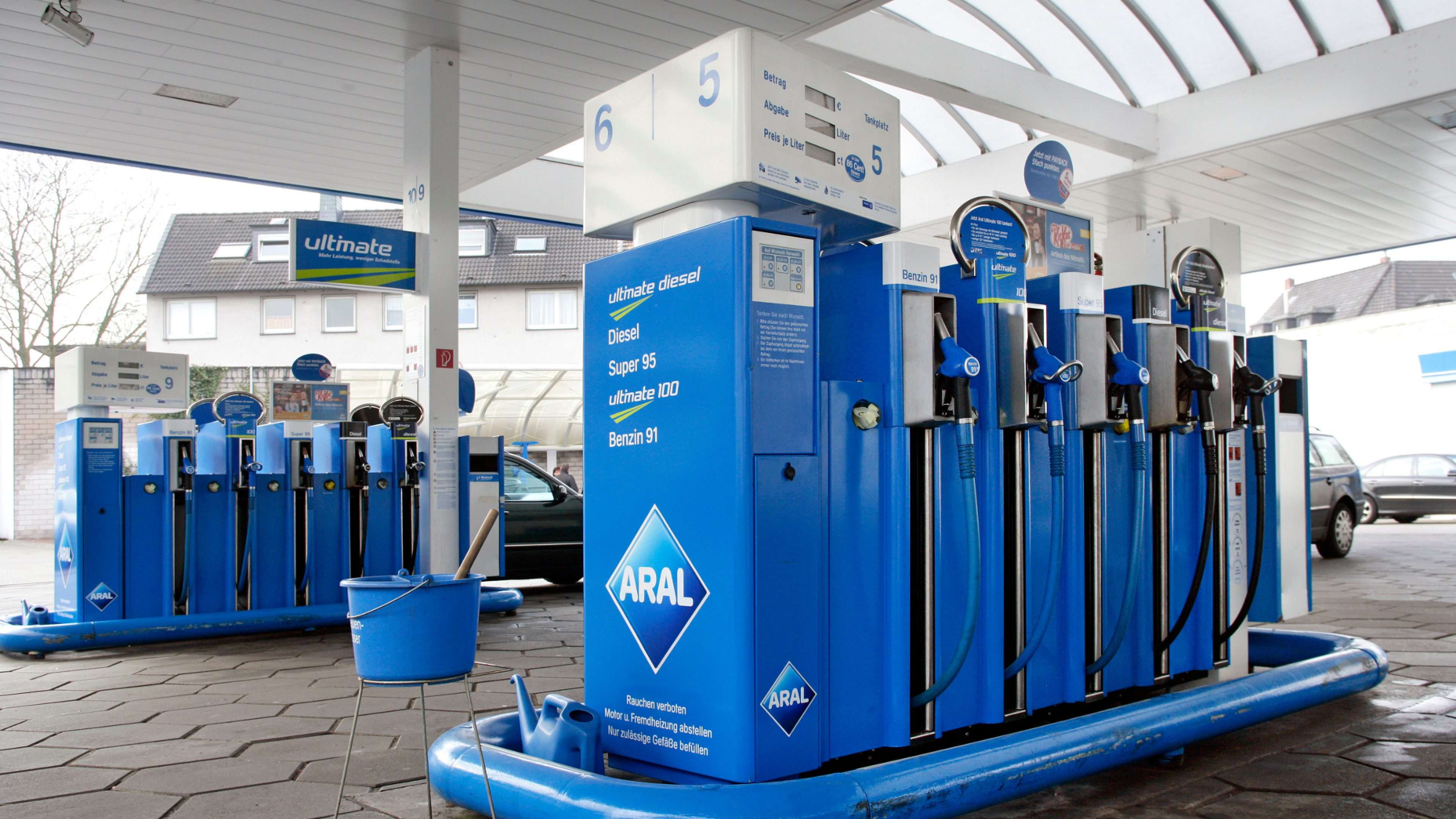 Shell Tankstelle Mit Adblue Zapfsäule In Der Nähe Tankstelle | Presse | Home